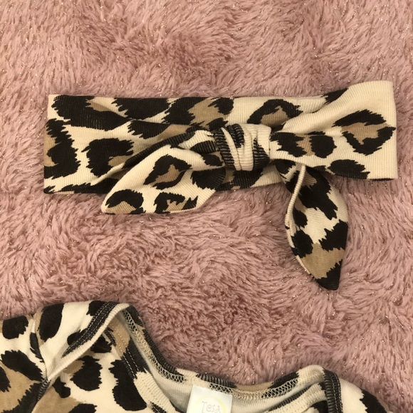 Cheetah onesie matching headband - Picture 2 of 3